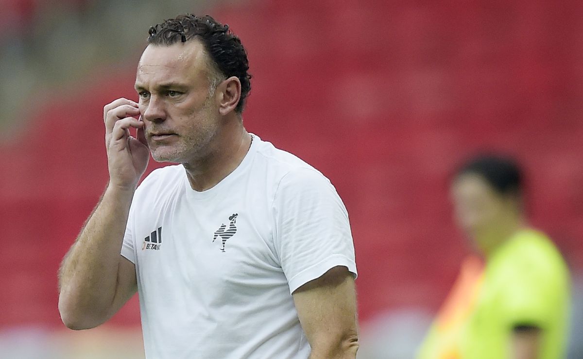 Atlético-MG poupa jogadores antes de final contra Flamengo e deve entrar em campo com terceiro goleiro