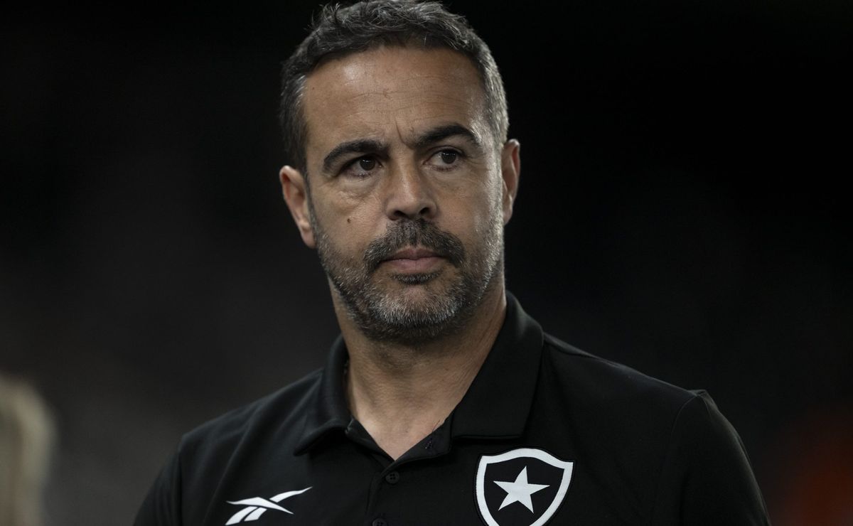 Botafogo x Vasco: Artur Jorge é avisado de desfalque de última hora no rival