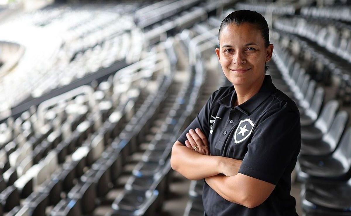 Botafogo reforça comissão técnica do futebol feminino com a experiente Roberta Batista