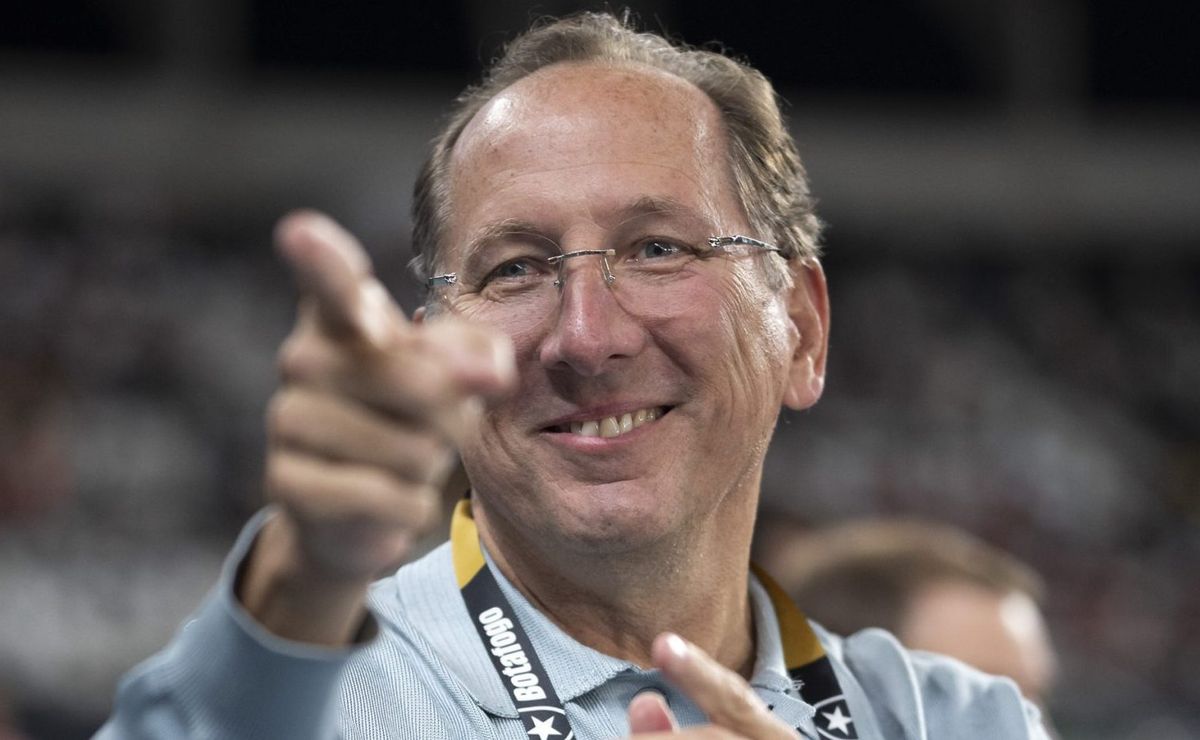 John Textor crava investimento pesado no Botafogo e desmerece Flamengo: “Eu só quero...”
