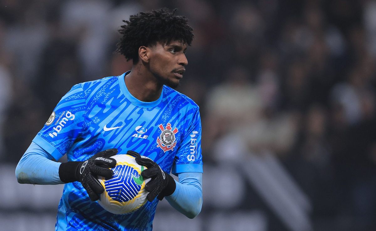 Corinthians é avisado que Flamengo já cogita volta de Hugo Souza