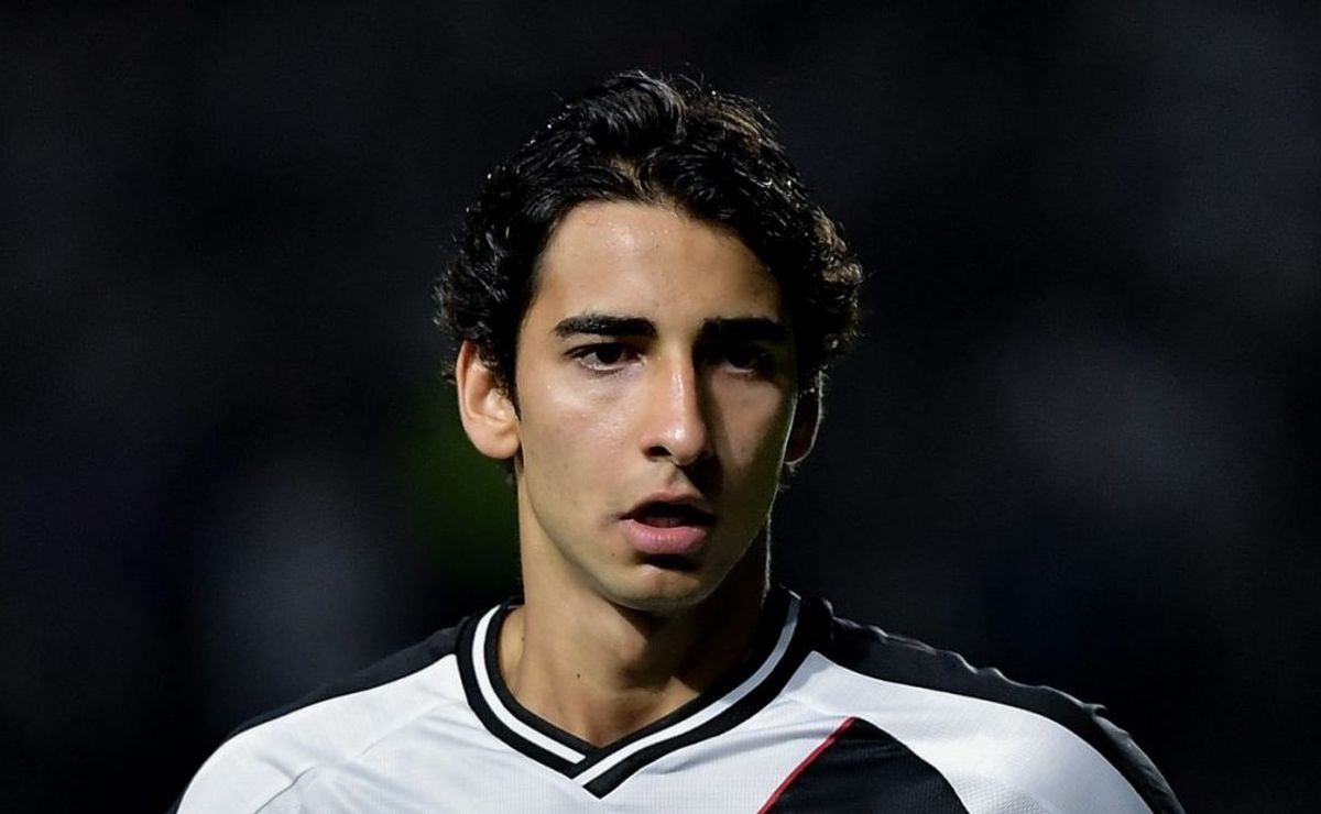 Vasco confirma, e JP não jogará mais a temporada de 2025 por conta de lesão no joelho