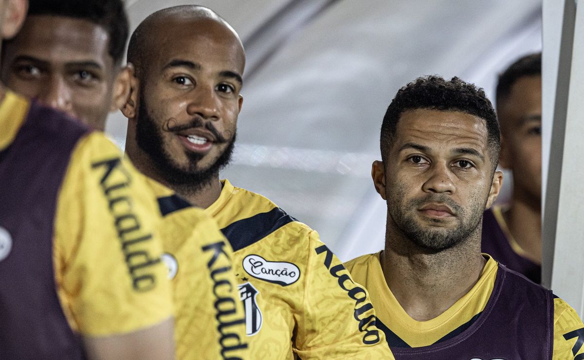 Fábio Carille confirma lesão e meia-atacante está fora do Santos no fim da Série B