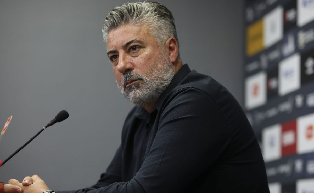 Santos barra Alexandre Gallo de negociações com Neymar, Brian Rodríguez, Gabigol e mais