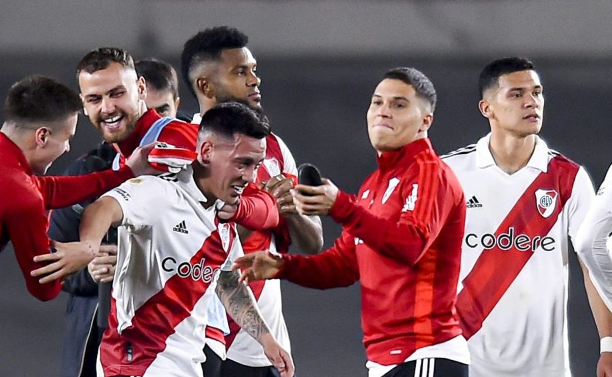 Vasco aprova chegada de meio-campista Juan Quintero ex-River Plate para 2025