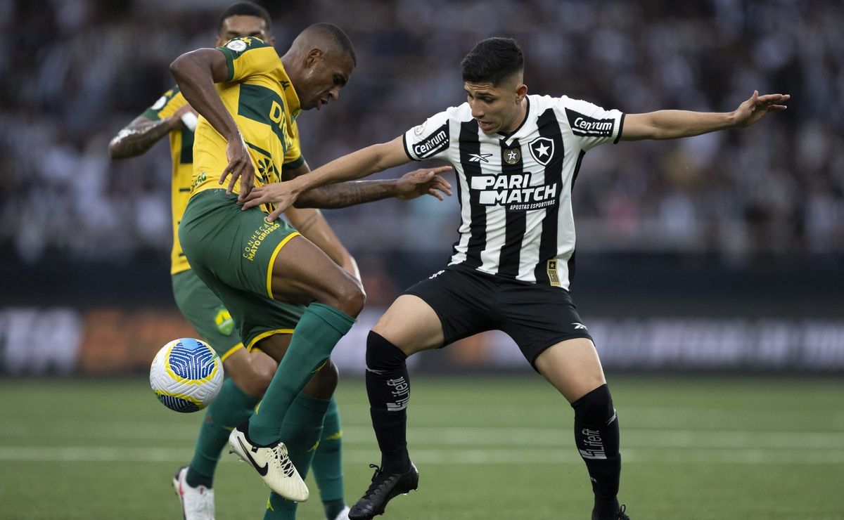 Líder Botafogo empata com o Cuiabá e vê a diferença para o Palmeiras diminuir