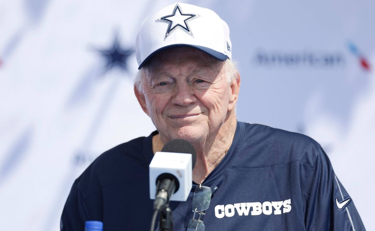 Jerry Jones avisa Micah Parsons: saída dos Cowboys não está nos planos