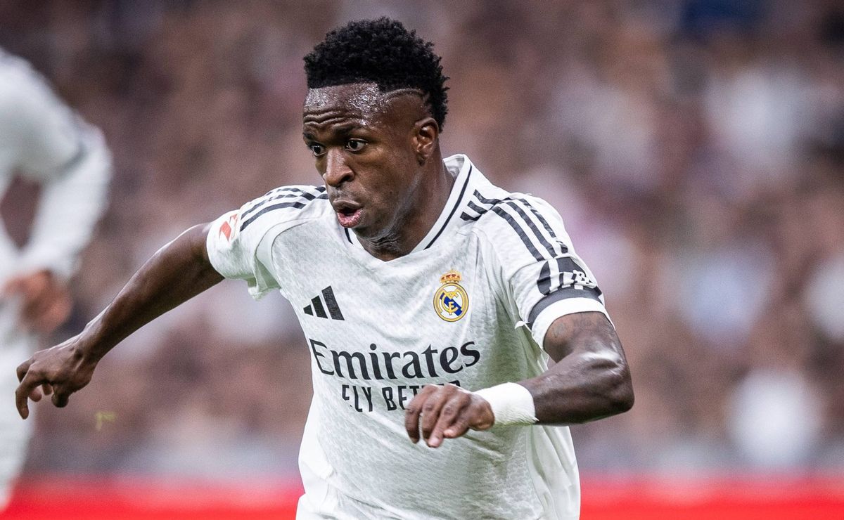 Jornalista admite erro em não indicar Vini Jr na Bola de Ouro e crava saída do júri