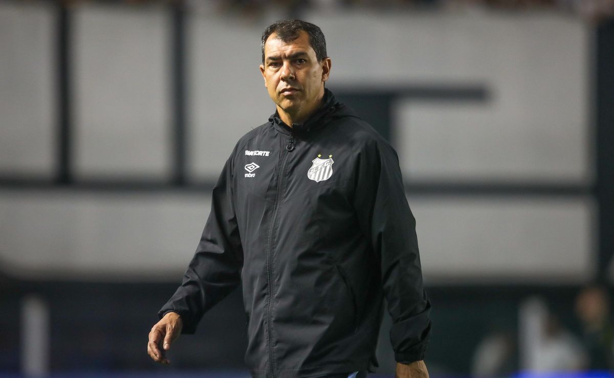 Santos de Fábio Carille toma decisão importante, e Billy Arce volta a ser relacionado