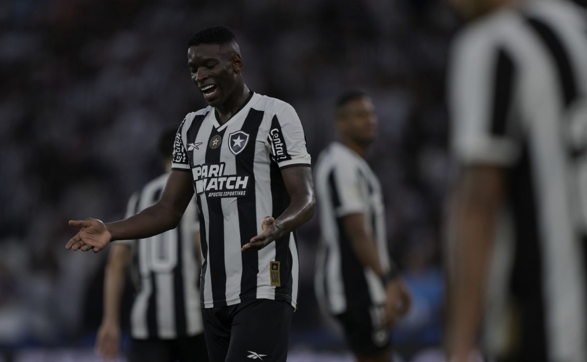 Luiz Henrique recebe críticas por nao passar a bola, mas é exaltado: “Fez tudo certo”