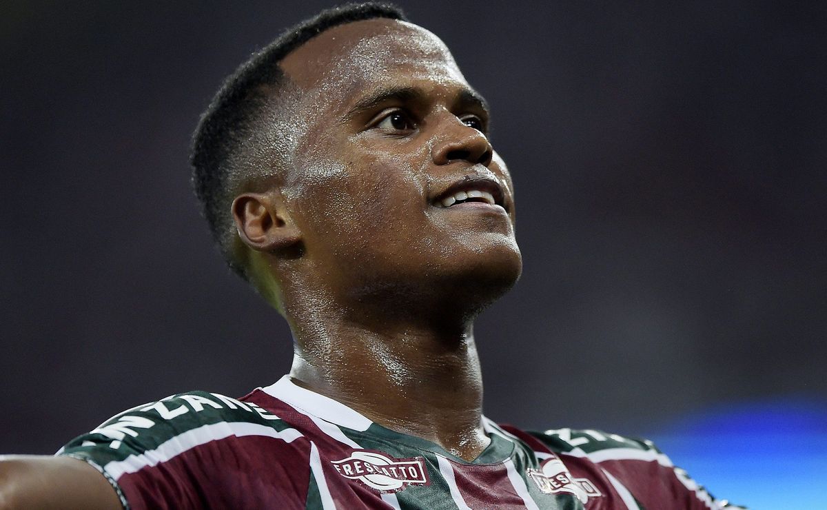 Cruzeiro é comunicado pelo Fluminense sobre venda de Jhon Arias