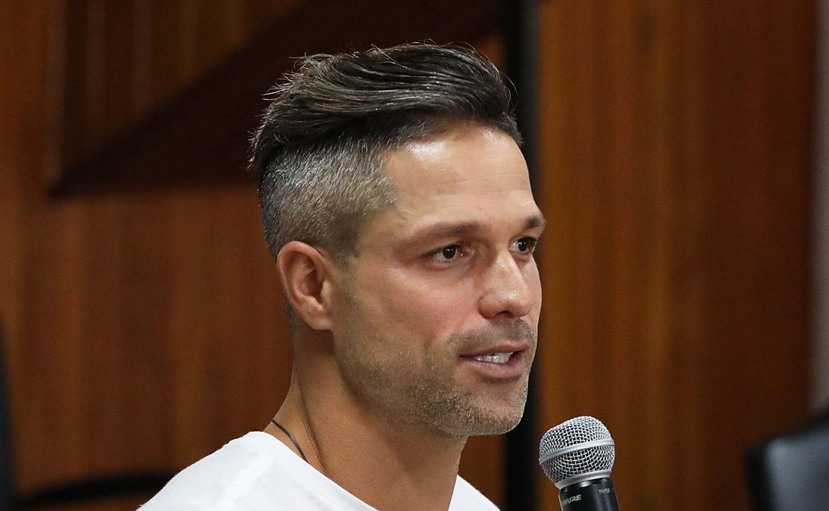 Diego toma decisão sobre futuro e não vai comandar departamento de futebol do Santos