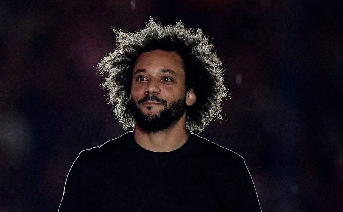 Marcelo volta a jogar futebol após rescisão com Fluminense e polêmica com Mano Menezes