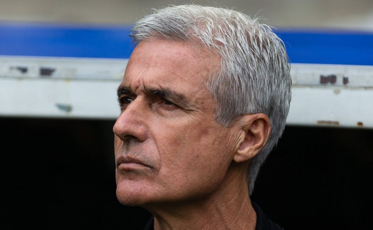 Luís Castro não se anima com procura do Santos e Pedro Caixinha ganha força