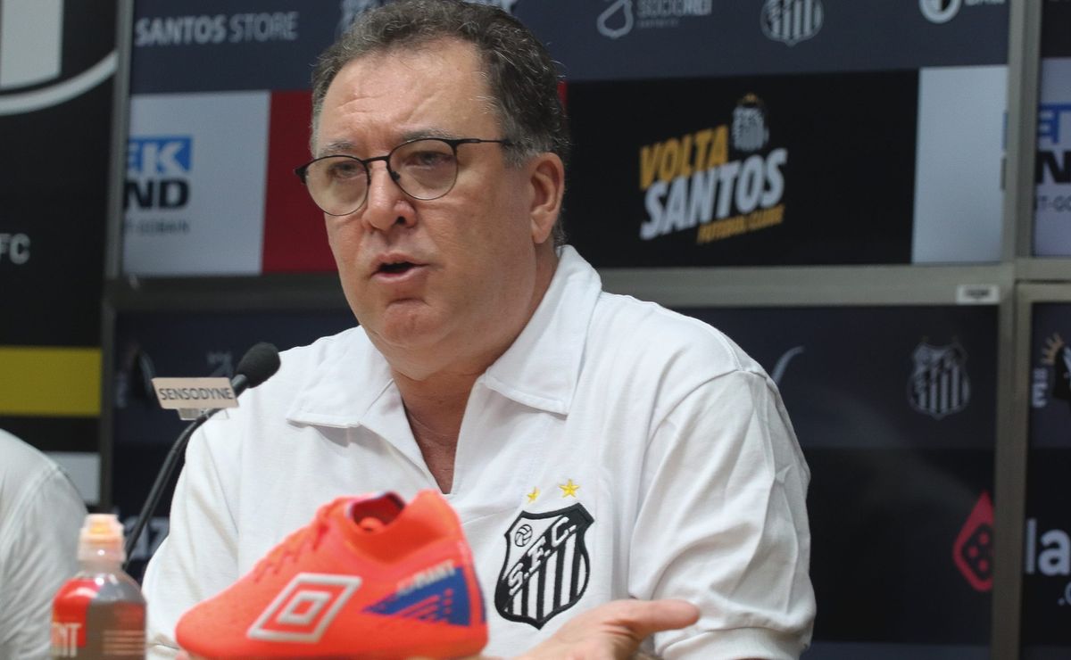 Santos de Marcelo Teixeira recebe comunicado e STJD multa clube após atraso na Série B