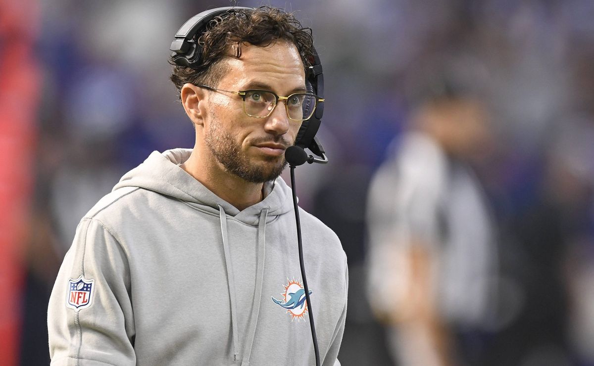 NFL: Mike McDaniel envia mensagem forte para Tyreek Hill e Tua Tagovailoa após vitória sobre os Rams