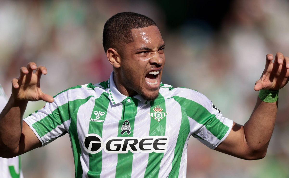 Vitor Roque no Flamengo como substituto de Gabigol tem chegada aprovada em 2025 pelos torcedores