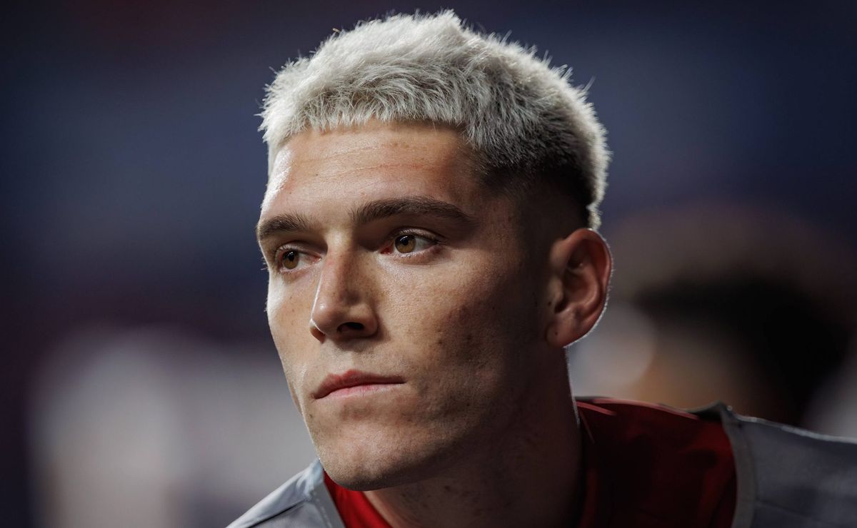 Santos negocia contratação de Benjamín Rollheiser e Benfica pede jogador em troca