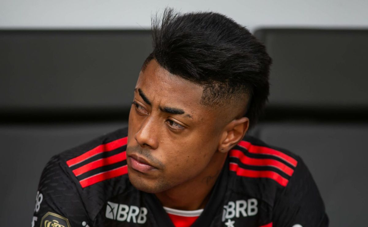 Escalação do Flamengo: Filipe Luís esboça Bruno Henrique no lugar de Gabigol e 3 zagueiros