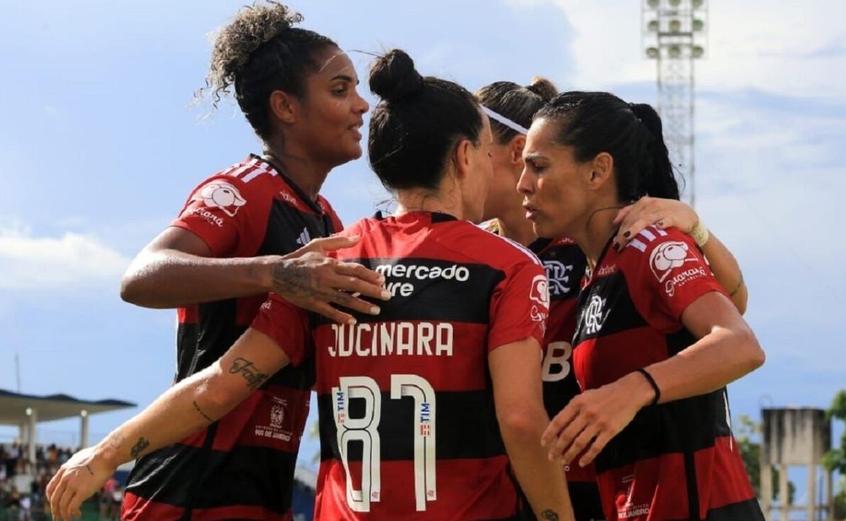 Flamengo anuncia renovação de Jucinara até 2026 e torcida faz festa: “Craque Juci!”