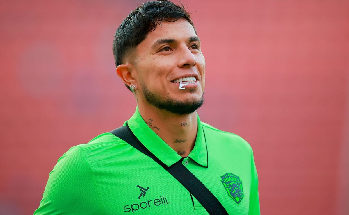 Ex Cruz Azul: así presentó Melissa Rivas a Carlos Salcedo en el Estadio ...