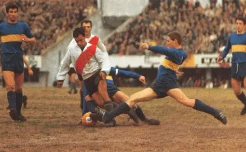 Pinino Más enfrentando al rival de toda la vida.