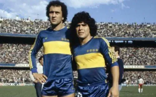 Carlos Morete junto a Diego Maradona.
