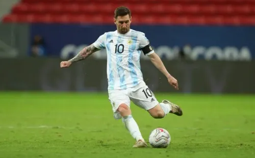 Esta es la indumentaria que Argentina portará esta noche ante Brasil (Foto: Getty Images).