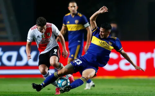 Un reflejo del combativo partido entre Boca y River. Foto: Getty