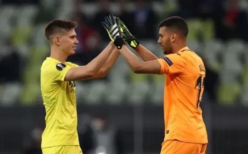 Foyth y Rulli, dos vueltas que no podrían concretarse por culpa de LaLiga. (Foto: Getty Images)
