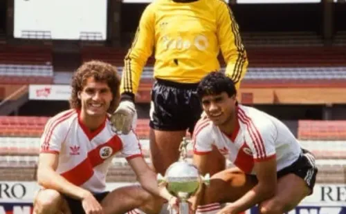 Oscar Ruggeri junto a Nery Pumpido y Héctor Enrique (Foto: River vía Twitter)