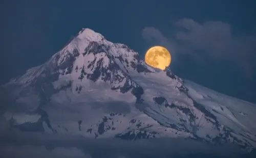 Luna en nieve. Fuente: (Getty images)