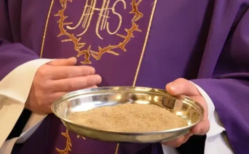 Miércoles de Ceniza proviene de la religión católica. Fuente: (Pixabay)