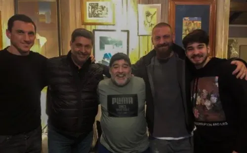 Diego-Maradona-Nicolás-Burdisso-Daniele-De-Rossi-Bolavip