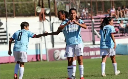 Falfán celebra y UAI Urquiza es puntero. (Prensa UAI)