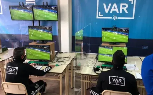 Así son las cabinas VAR de Ezeiza.