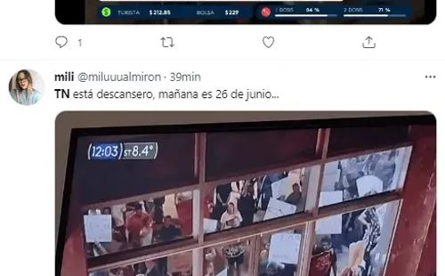 Los hinchas de Boca cargan a los de River por un zócalo de TN.