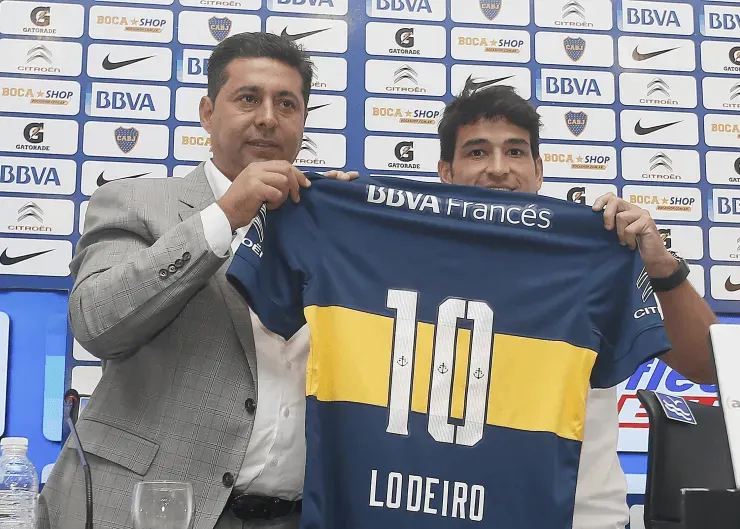 Nicolás Lodeiro, el uruguayo que hizo dos goles con la 10 en la espalda.