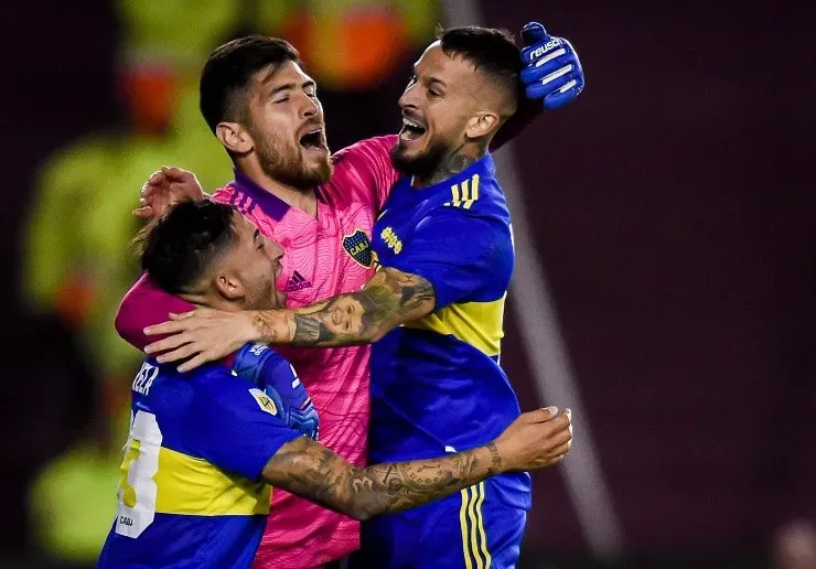 “Pide dos o tres veces más”: problemas por la renovación de Agustín Rossi enBoca.