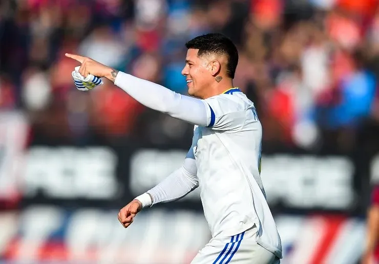 Ibarra lo confirmó en la conferencia: “La cinta la va a llevar Marcos Rojo”.