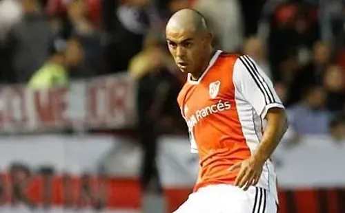 Víctor Cabrera, el central titular de Tigre.