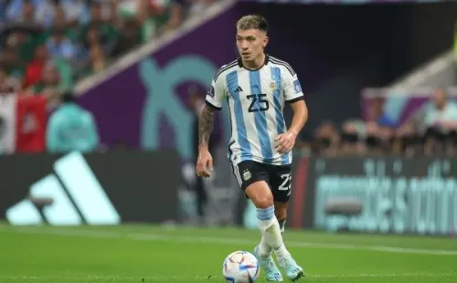 Lisandro Martínez y la fórmula para marcar a Lewandowski.