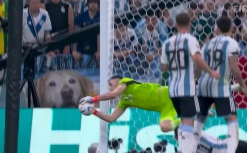 Buba en la tapada del Dibu Martínez vs. México.