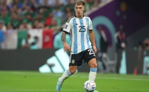 Lisandro Martínez podría ocupar el lugar de Paredes.