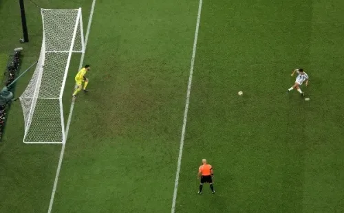 El tenso momento que Paulo Dybala pudo resolver gracias a la sugerencia del Dibu Martínez.