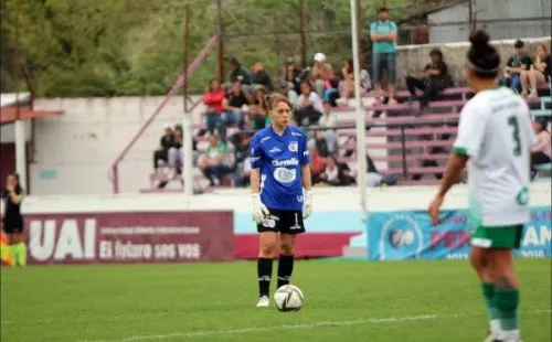 El día que convirtió de tiro libre ante Ferro. (Foto: Prensa UAI Urquiza)