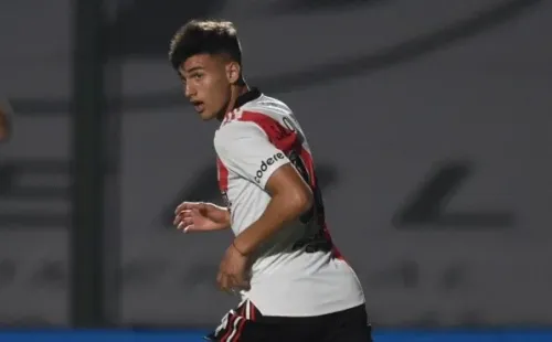 Twitter: @AdrianoSavalli