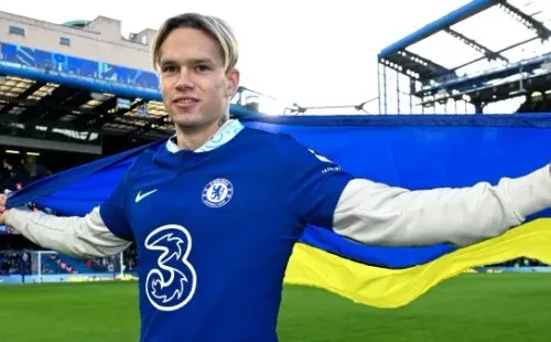 Mikhaylo Mudryk en su presentación en Stamford Bridge