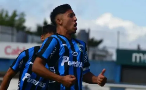 Fabricio Díaz seduce y mucho al Millonario.