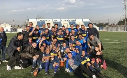 Jorge Martínez (abajo) como parte del equipo Senior de Boca.